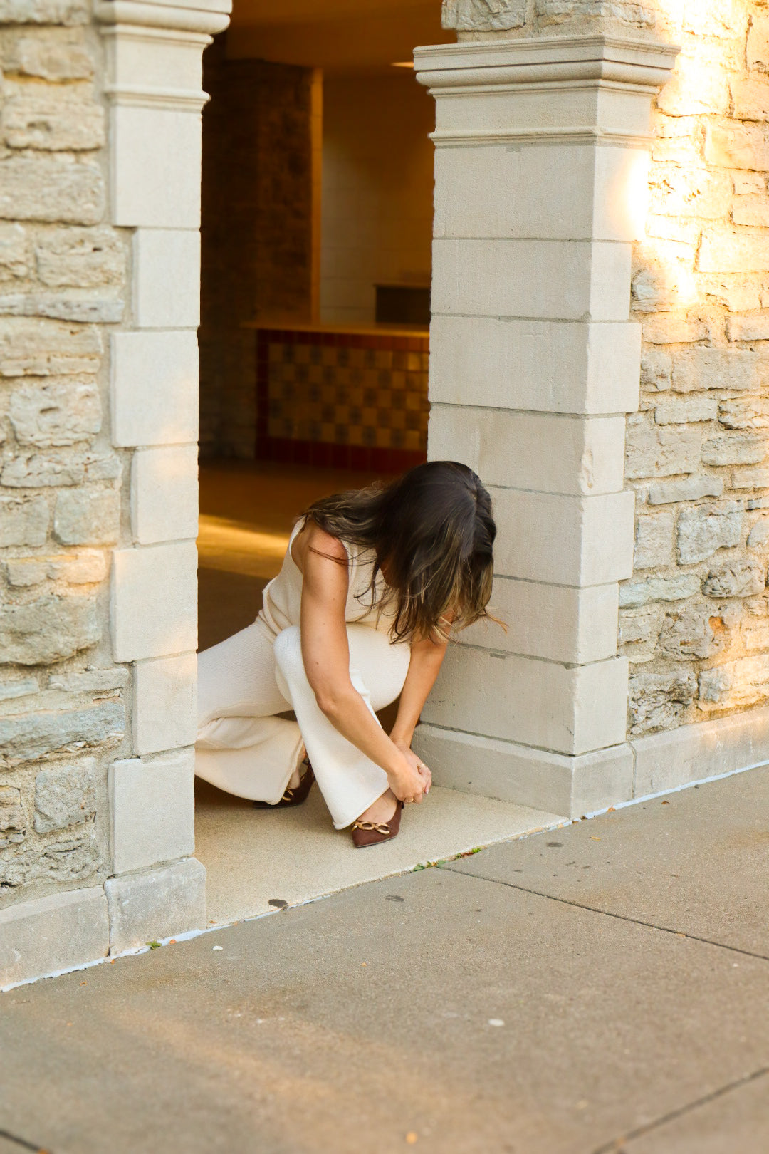 Meghan in the Sonora knit set, adjusting her shoe